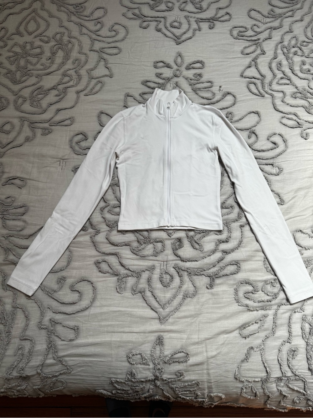 Aritzia White Long-Sleeve Zip Crop Jacket